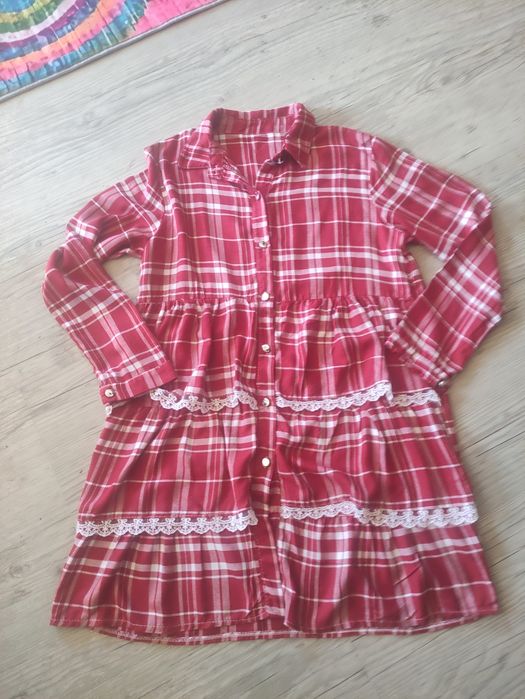 Sukienka z falbanami