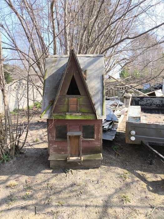 Domek ozdobny do ogrodu