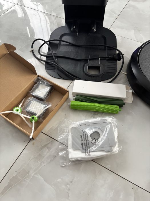 Irobot Roomba i5 clean base