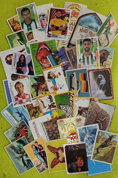 8 Lotes de CROMOS de Futebol e outros