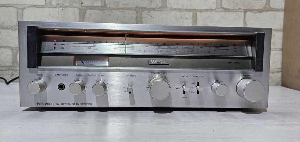 FM/AM  Стерео ресивер WEGA PSS-200R +1, 2×40 Вт б/у з Німеччини