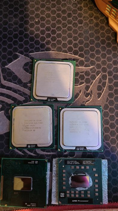 В продаже раритетные процессора celeron, pentium, пк и ноутбучные.