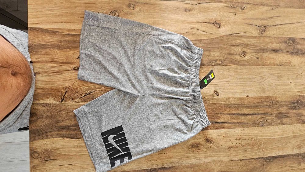 NIKE oryginalne krótkie spodenki DRI-FIT. NOWE z dowodem zakupu.