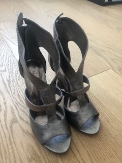 Sandaly na obcasie srebrne