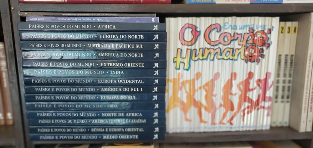 Livros e coleções de livros.