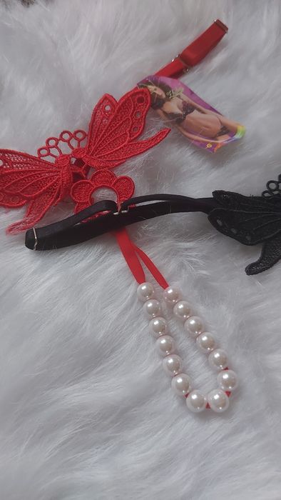 Трусики з бусинками; з відкритим доступом.