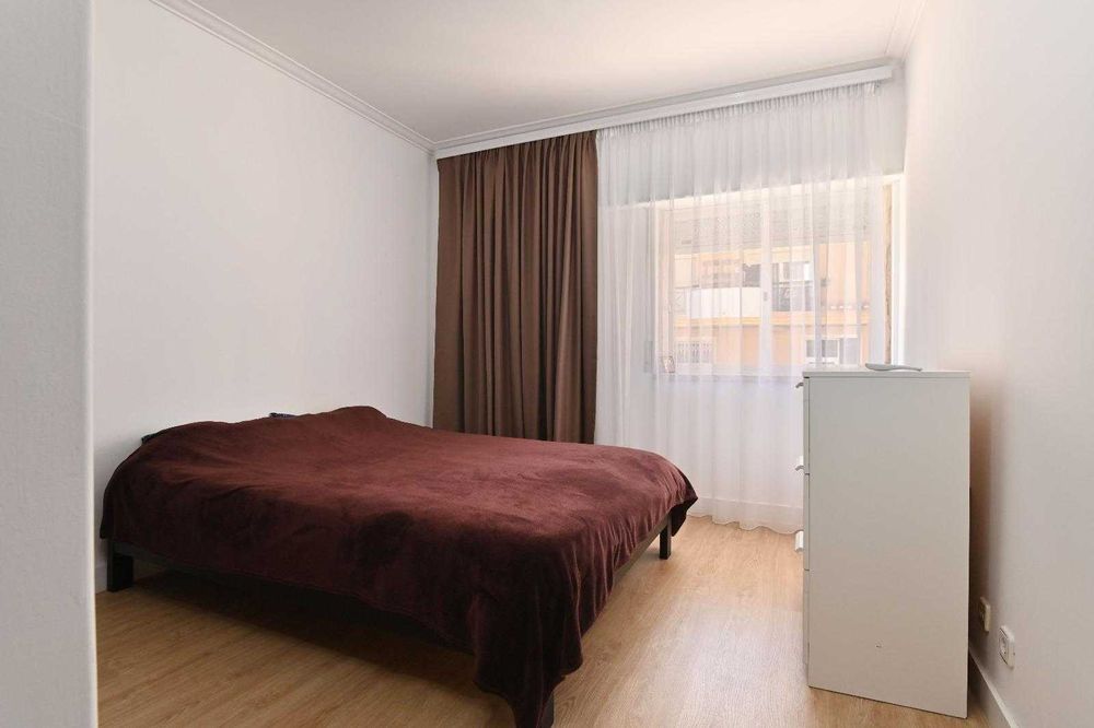 T2 com Jardim Privado Entrada Separada Renovado Excelente Localização