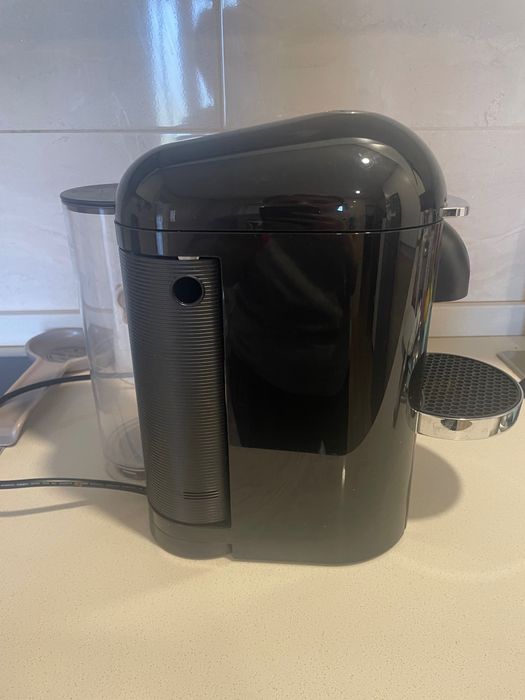 Máquina de café VERTUO NESPRESSO