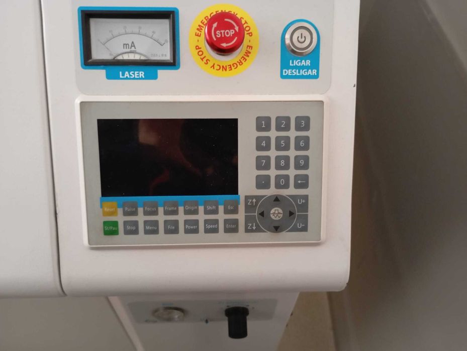 Máquina de Corte Laser - Dataplot