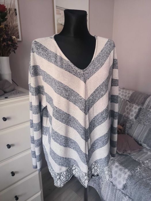 Sweter w paski w literę V, sweter z ażurową koronką, r. 46-48