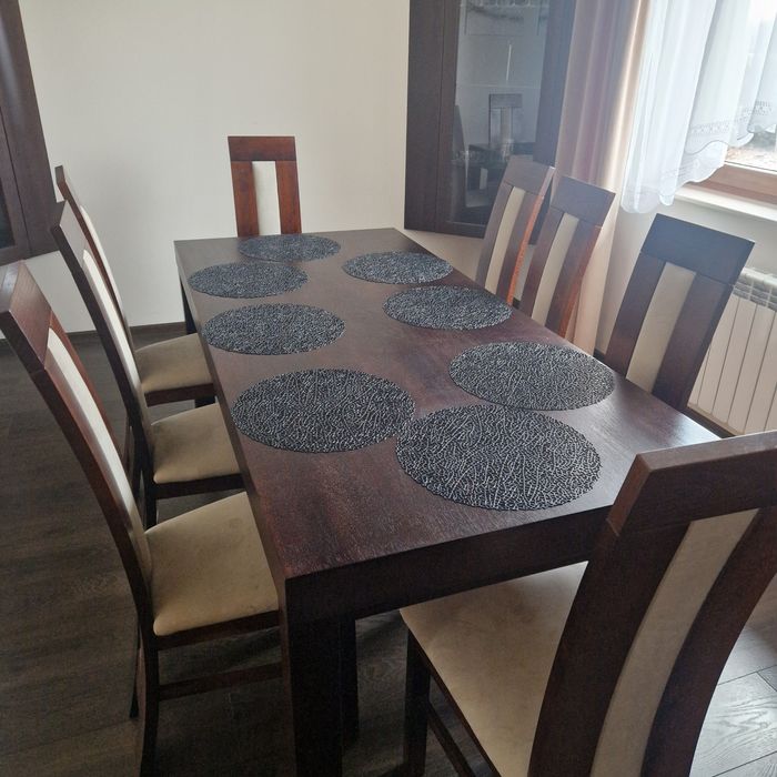 Stół z 8 krzesłami