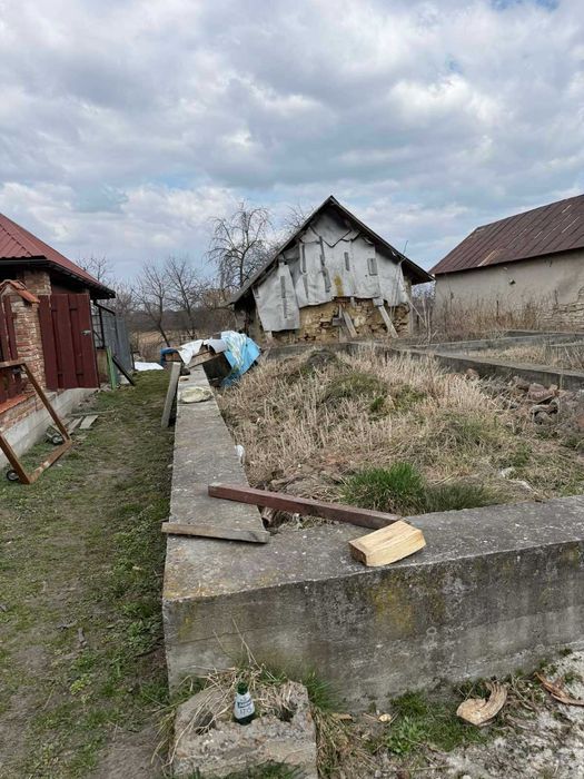 Продаж земельної ділянки під забудову в селі Звенигород з комунікаціями та старим будинком