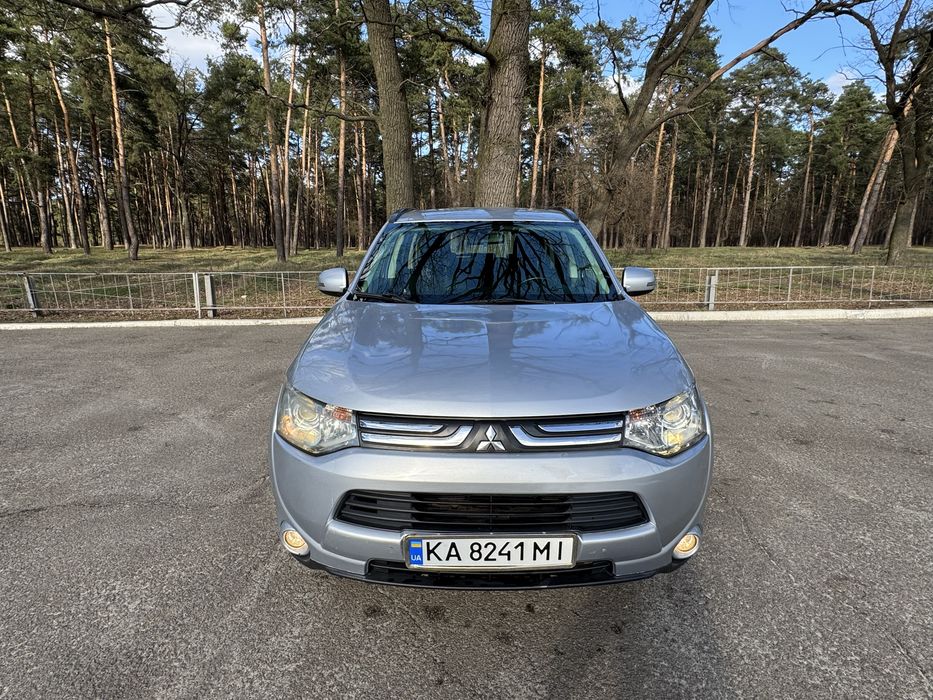 Офіційний Mitsubishi Outlander 2.4 газ/бензин Автомат , повний привід