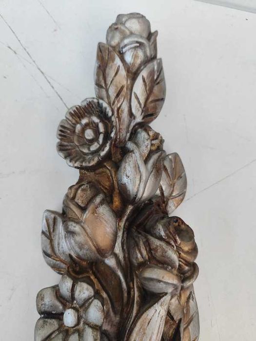 Peça decorativa com arranjo floral