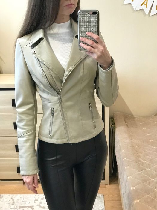 Бежева куртка косуха з еко - шкіри