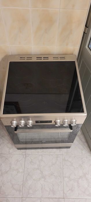 Fogão eléctrico com placa