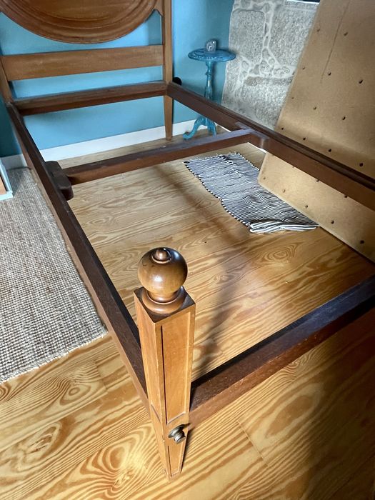 Vendo Cama de Viúva (Corpo e Meio) - Excelente Estado - 110x190