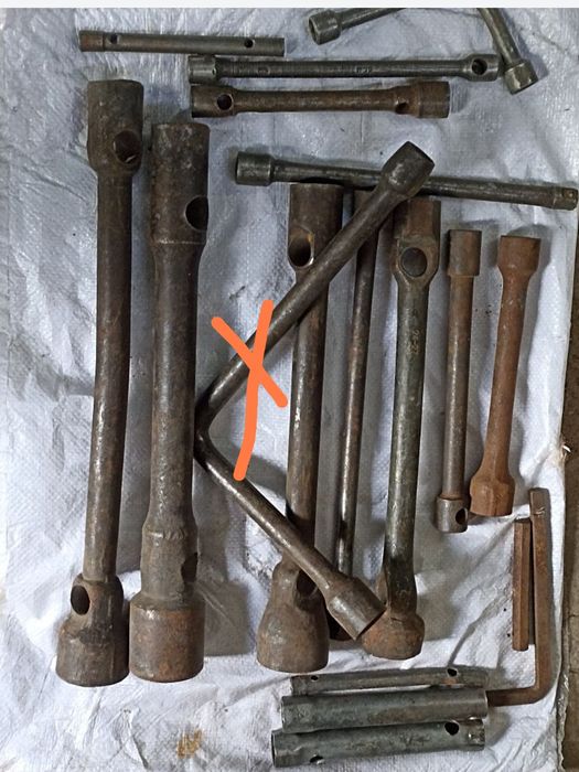 Балонний ключ металевий