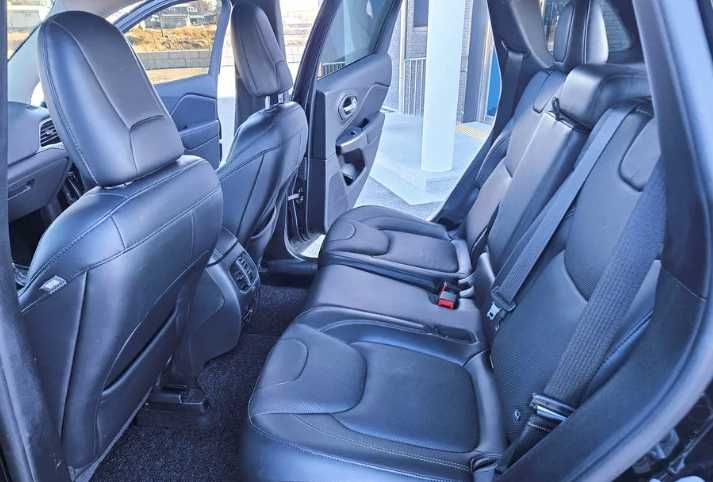 Надійний Дизельний Jeep Cherokee 4x4 Overland