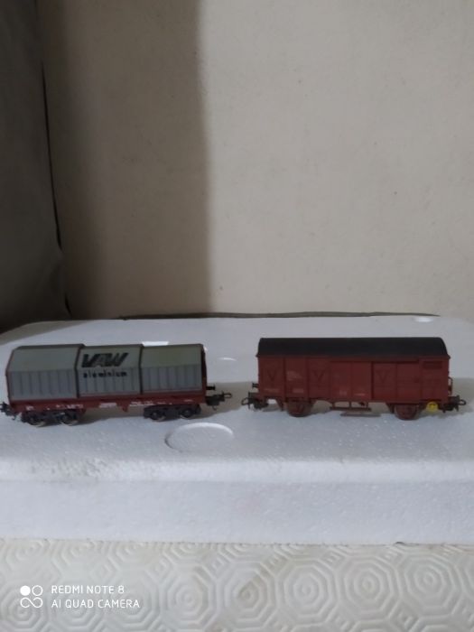 Cinco vagões de mercadorias HO