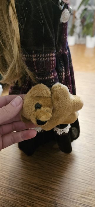 Lalka porcelanowa kolekcjonerska ze stojakiem