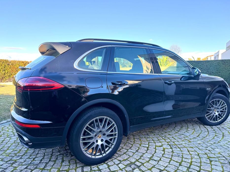Porsche Cayenne Platinum Edition