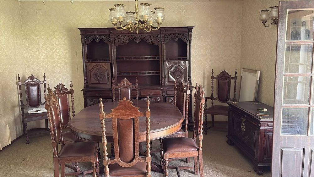 Mesa extensível com 8 cadeiras