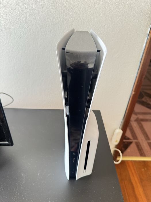 Vendo ps5 2 controles em otimo estado