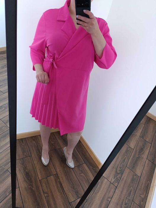 elegancka sukienka różowa pliski +size