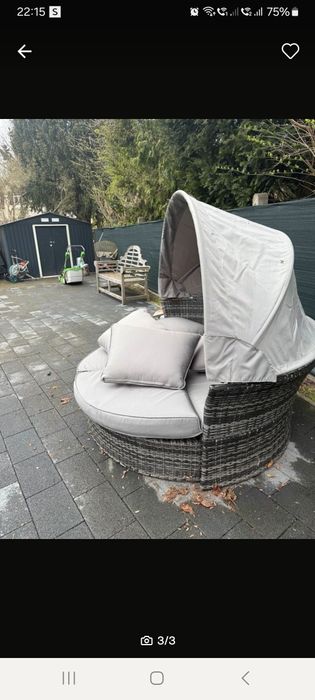 Wyspa ogrodowa z poduchami