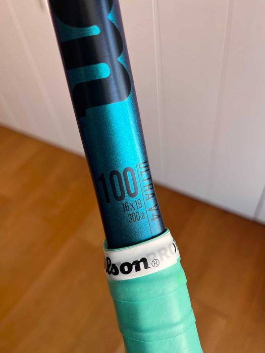 Raquete de Ténis Wilson Ultra v4 100 – Excelente Estado (Com Setup Híbrido)