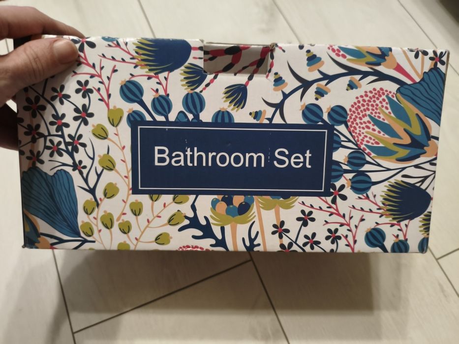 Набор для ванной и туалета