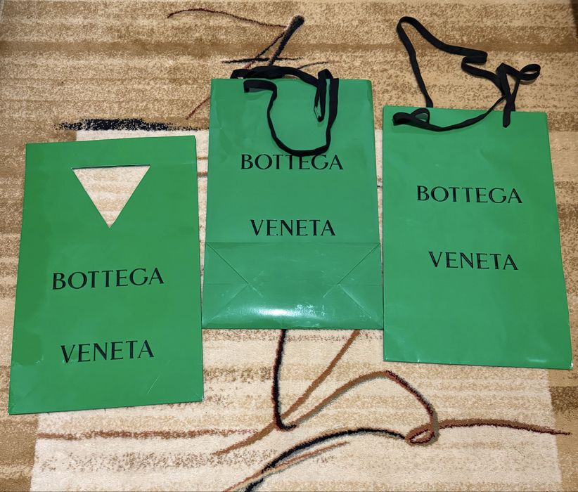 Брендові пакети, коробки, пакування, пильники.