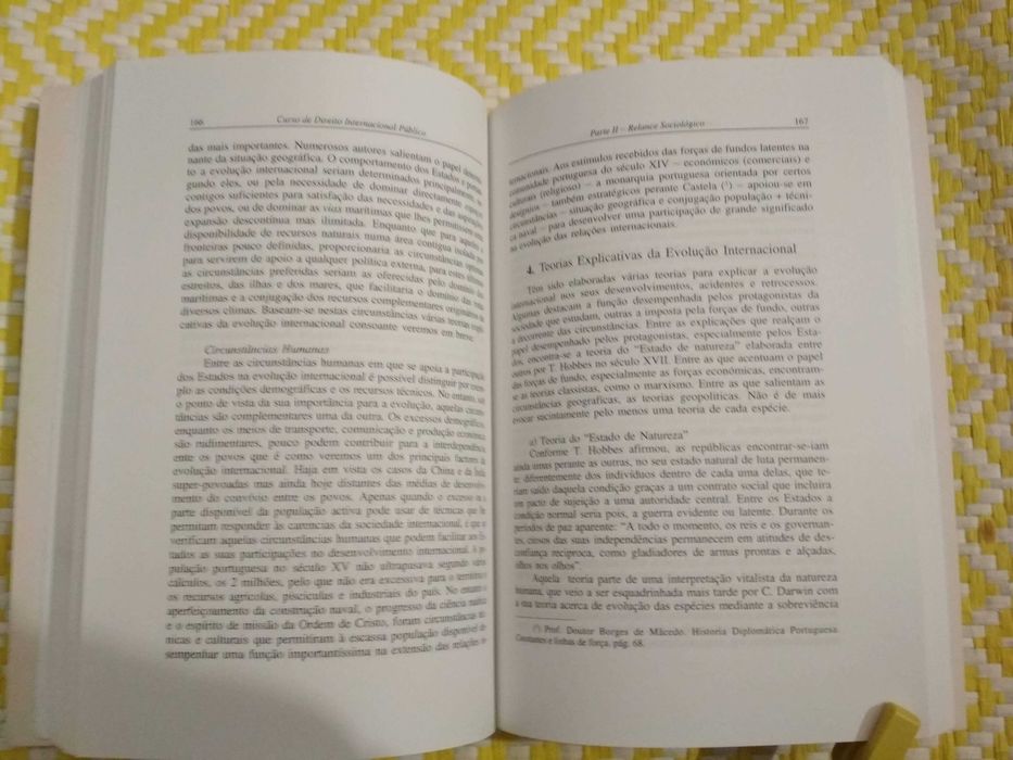 Curso de direito internacional público
de António Cabral Moncada