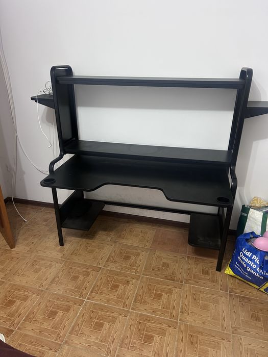 Vendo ou troc Secretaria mais cadeira gaming