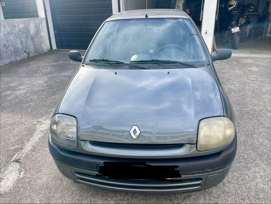 Renault Clio II 1.2 RN (5 Portas) – Ano 2000 | 215.000 km
