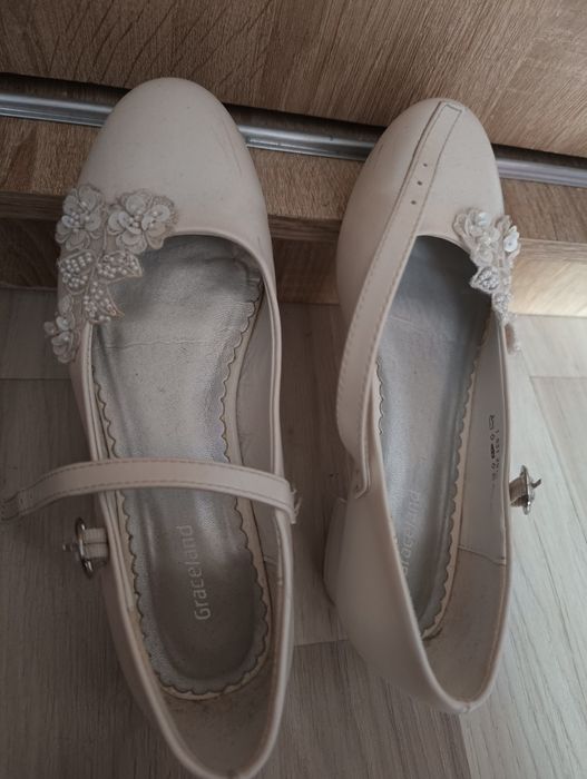 Sprzedam buty komunijne