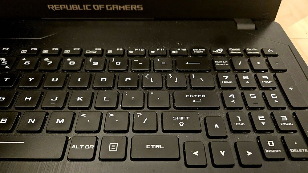 Laptop 15,6" Asus ROG Strix  GL 553 VE, i7- 7700, 16 GB, 512 SSD