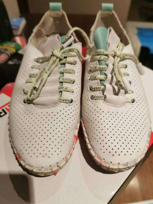 Ażurowe buty z firmy Artiker
