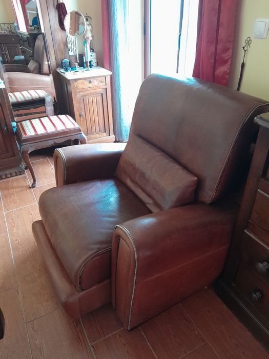 Sofá em couro verdadeiro Bairro • OLX Portugal