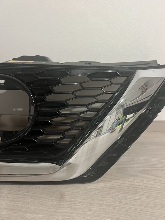 Продам решітку радіатора Nissan Qashqai 2020 року