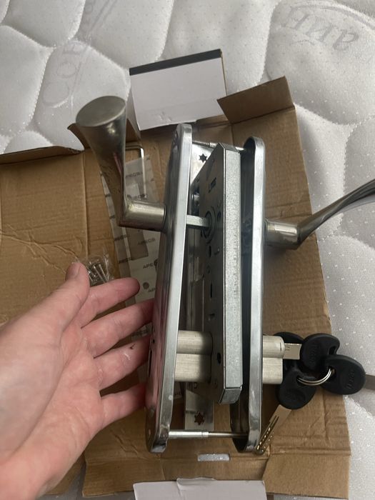 Замок дверной  б/ у