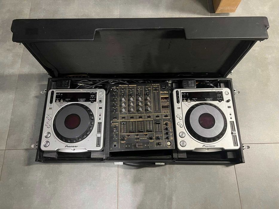 Konsola DJ Pioneer DJM 600 + 2x CDJ 800MK2