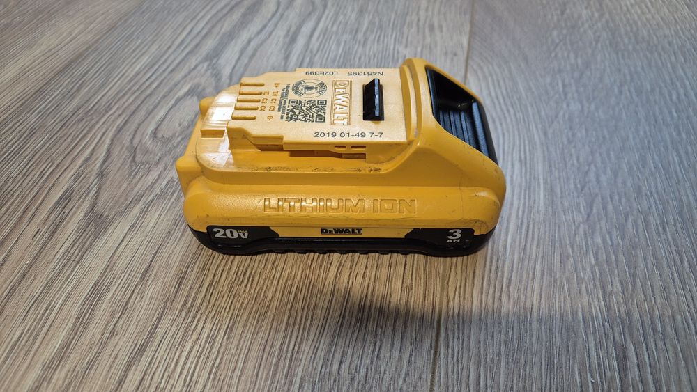 Шуруповерт Dewalt DCD791 в  комплекті з АКБ і зарядним