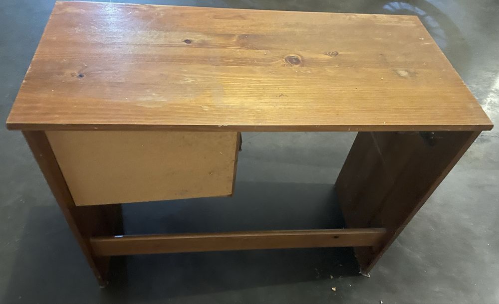 Secretária de Madeira Maciça Antiga