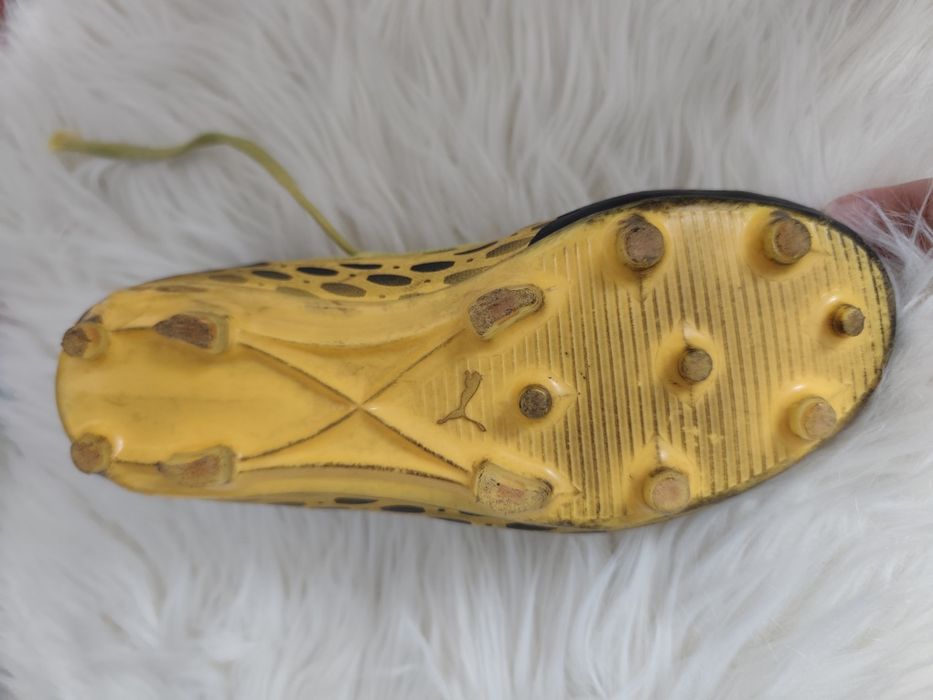 Puma lewy but Korki do gry w nogę, jeden żółto czarny, r. 35
