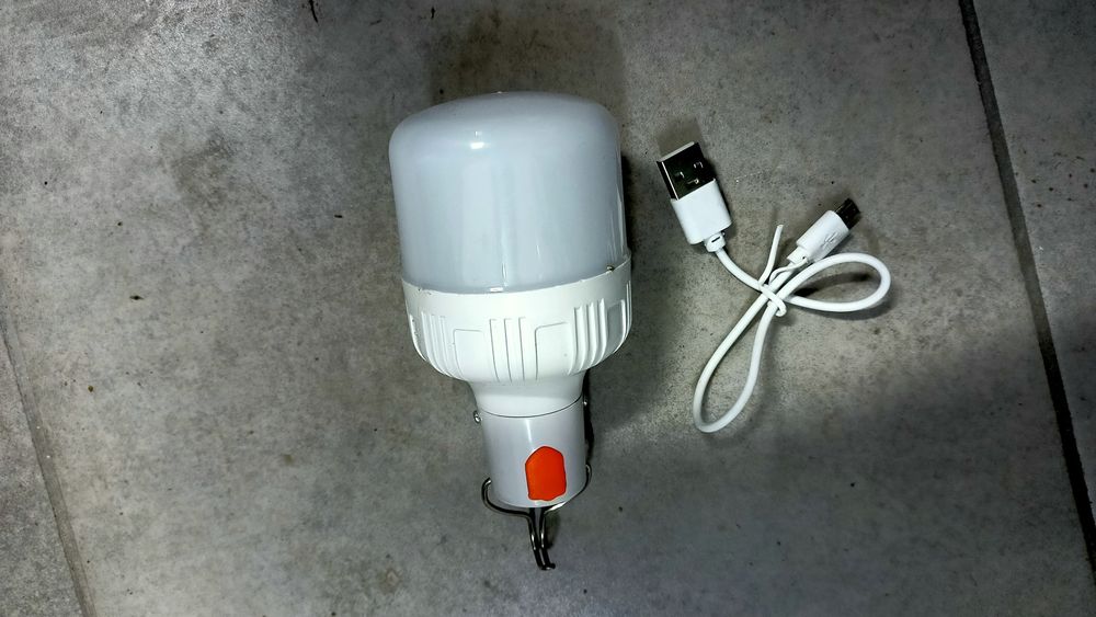 Lampka żarówka LED mała przenośna ładowana USB ok 500 lumenów