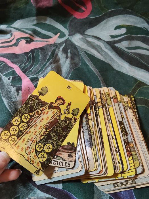 Tarot com bordas douradas
