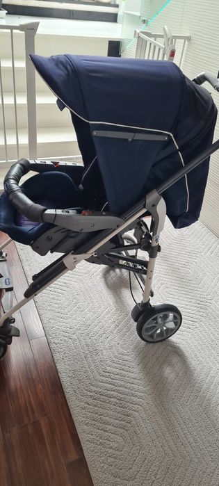 Carrinho de passeio com alcofa e ovo