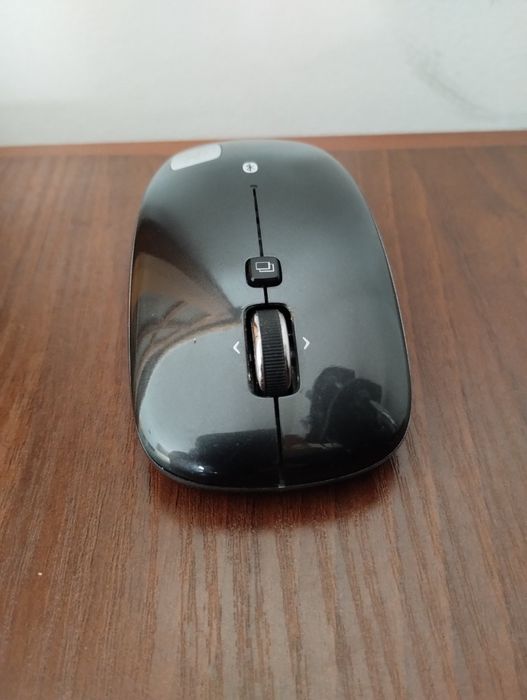 Мишка Logitech m555b